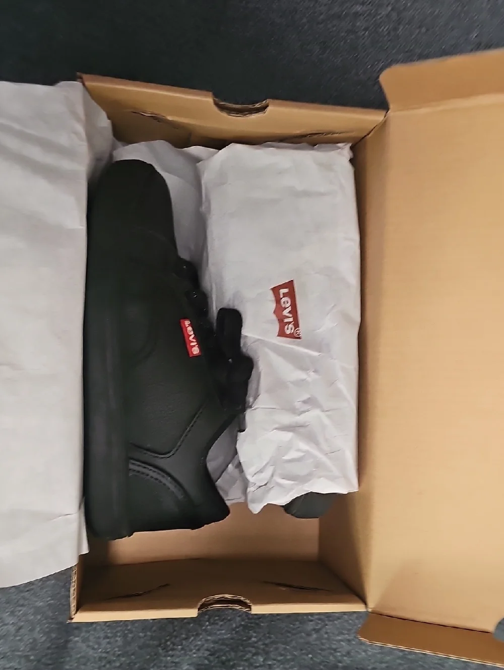 Levi's Men's Black Low-Top Casual Sneakers with Red Tab - Picture 1 of 10
